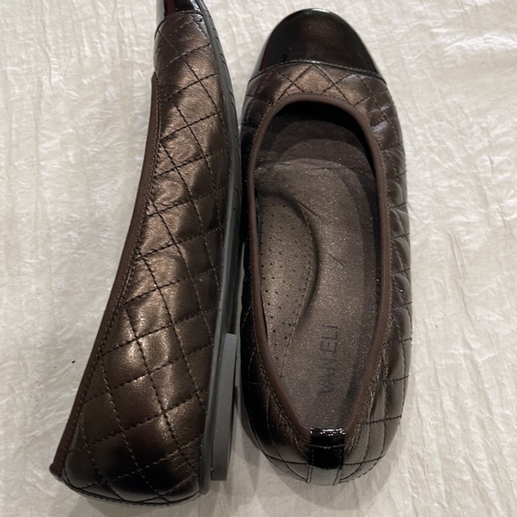 Vaneli Bronze Quilted with Black Patent Ballet Flats Size 9 W - Picture 7 of 9